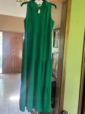 Everyday Kelly Green Tiered Maxi Dress - Brand New Size Medium plus Pockets!